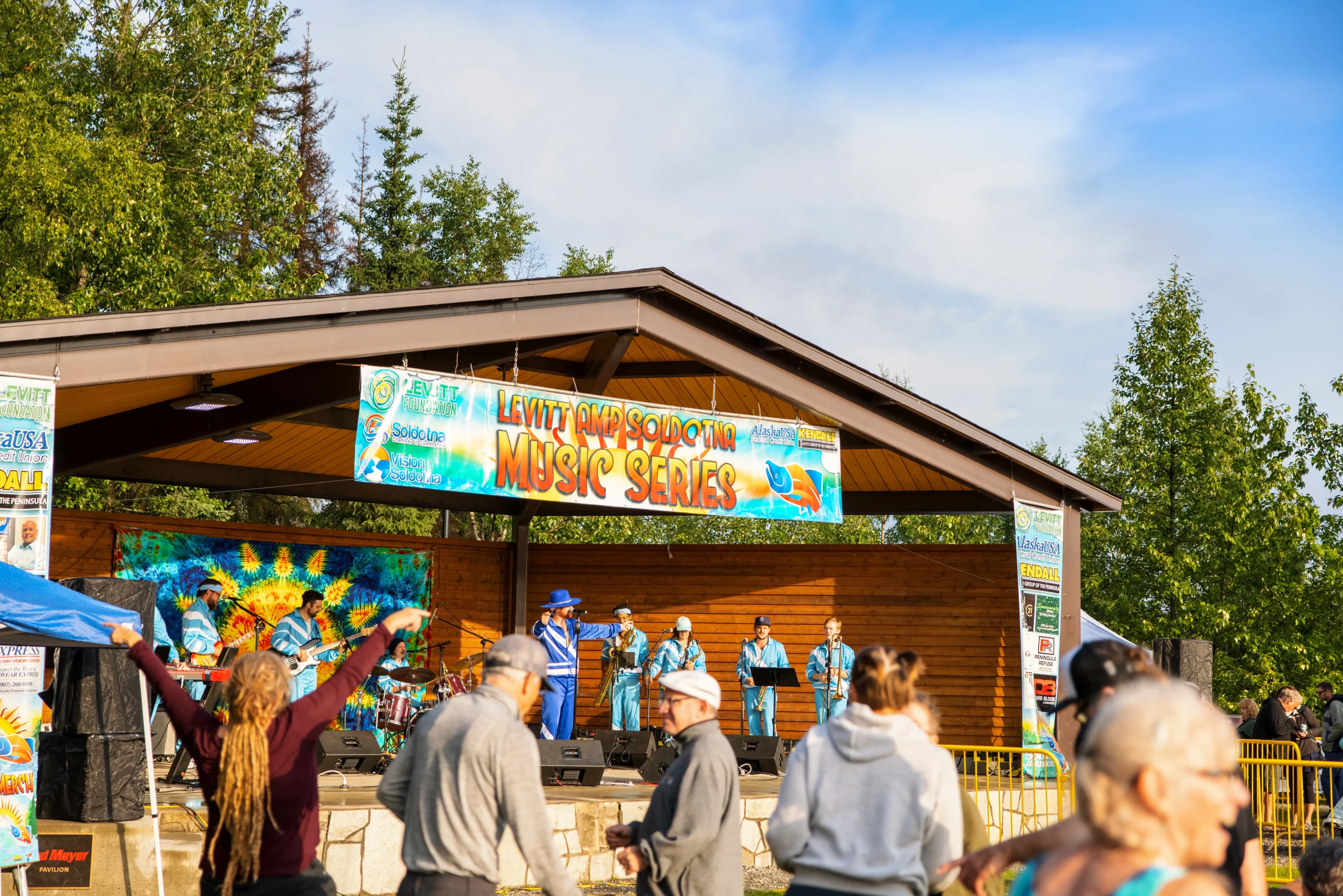Wednesday - Local Market & Live Music at Diamond M Ranch Resort